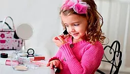 أفضل 15 مستحضرات تجميل للأطفال