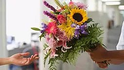 أفضل 10 محلات لبيع الزهور عبر الإنترنت