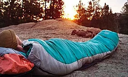 أفضل 10 علامات تجارية لأكياس النوم