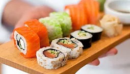 মস্কোতে 10টি সেরা সুশি এবং রোল ডেলিভারি