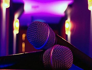 De 10 bästa karaokeklubbarna i Moskva