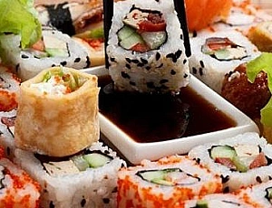 10 bästa sushi och rullleveranser i Novosibirsk