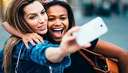 أفضل 10 هواتف ذكية لالتقاط صور سيلفي