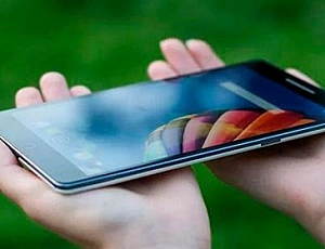 15 nejlepších 6palcových smartphonů