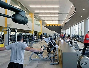 5 bästa fitnessklubbarna i Kazan