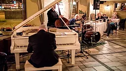 10 המסעדות הטובות ביותר במוסקבה עם מוזיקה חיה