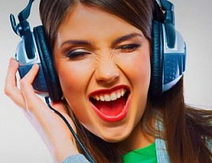 10 najboljših slušalk z dobrim basom