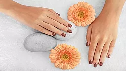 10 meilleurs salons de manucure à Saint-Pétersbourg