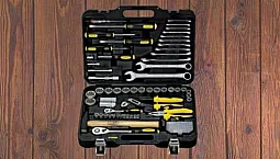 Top 10 instrumentu komplektu firmas koferī