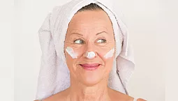 أفضل 10 كريمات للوجه بعد 60 عامًا