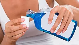 10 geriausių burnos skalavimo skysčių