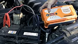15 เครื่องชาร์จแบตเตอรี่รถยนต์ที่ดีที่สุด