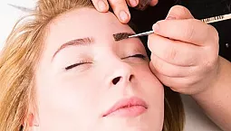 أفضل 20 لونًا للحواجب