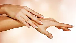 10 najlepších akrylových púdrov na nechty