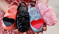 15 من أفضل شركات أحذية الأطفال