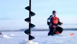 أفضل 15 مثقابًا على الجليد