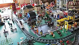 10 najväčších LEGO kociek