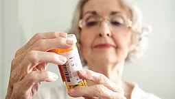 Οι 10 καλύτερες βιταμίνες για γυναίκες άνω των 70 ετών