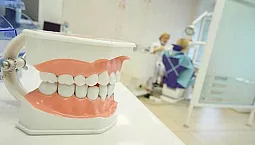 10 parasta hammasimplanttiklinikkaa Pietarissa