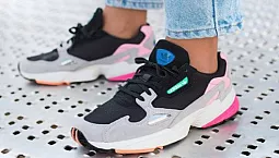 10 geriausių internetinių sportbačių parduotuvių