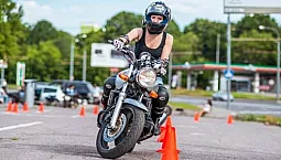 5 בתי הספר הטובים ביותר לאופנועים במוסקבה