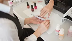 10 trường dạy làm móng tay và móng chân tốt nhất ở Moscow