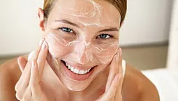 أفضل 10 مقشرات ومقشرات مع iHerb