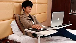 10 nejlepších stolů pro notebooky