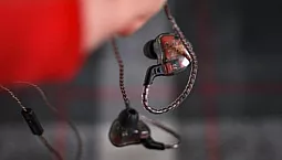 AliExpressの15の最高の有線ヘッドフォン