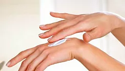 10 labākie iHerb roku krēmi