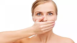 منہ کی بدبو کے 10 بہترین علاج