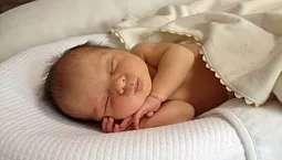 10 najboljših vzmetnic za novorojenčke