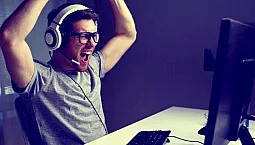 10 beste budsjett-spillehodetelefoner under 2000 rubler