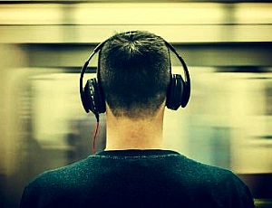 15 האוזניות הטובות ביותר מתחת ל-1000 רובל
