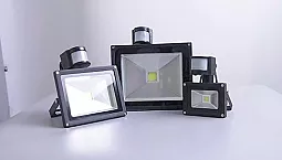 أفضل 10 أضواء كاشفة بمستشعرات الحركة