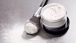 10 geriausių permatomų veido pudrų