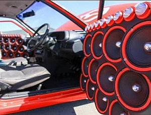 5 geriausia pop akustika automobiliams