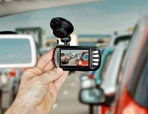 10 perekam video terbaik di bawah 10.000 rubel