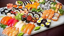 Cele mai bune 10 livrări de sushi și rulouri în Perm