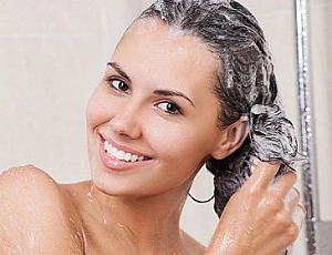 Top 10 Tips Sampo untuk Rambut Berminyak