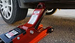 Lada Vesta 的 5 個最佳千斤頂