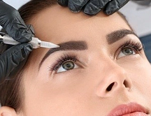 10 bästa skolor för permanent makeup i Moskva
