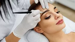 10 legjobb szemöldöktetováló stúdió Szentpéterváron