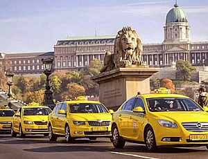 10 bästa taxitjänster i St. Petersburg