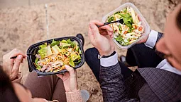 10 שירותי משלוח המזון הטובים ביותר בניז'ני נובגורוד