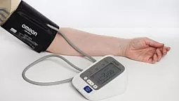 AND、Omron 或 B.Well - 2021 年最佳自動血壓計的比較