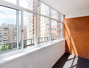 10 bästa balkongglasföretag i Jekaterinburg