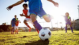 10 cele mai bune școli de fotbal pentru copii din Sankt Petersburg