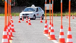 オムスクで最高の自動車学校 5