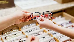 10 geriausių optikos parduotuvių Maskvoje